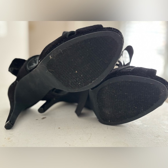 Velvet Heart black strapy heels size 9 - Picture 6 of 7